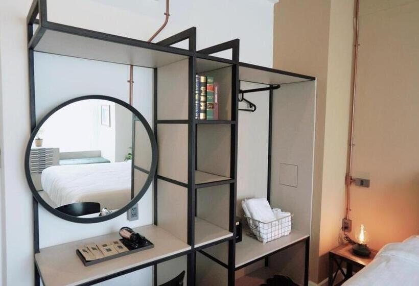 高级大房间, The Wood