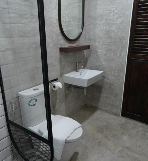 高级家庭房间, The Wood