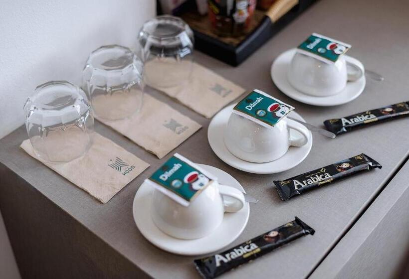 高级家庭房间, The Wood