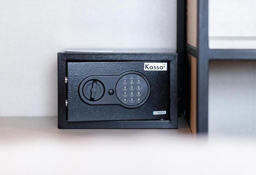 高级家庭房间, The Wood