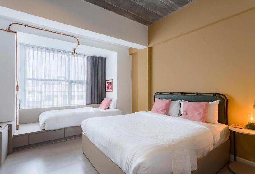 高级家庭房间, The Wood