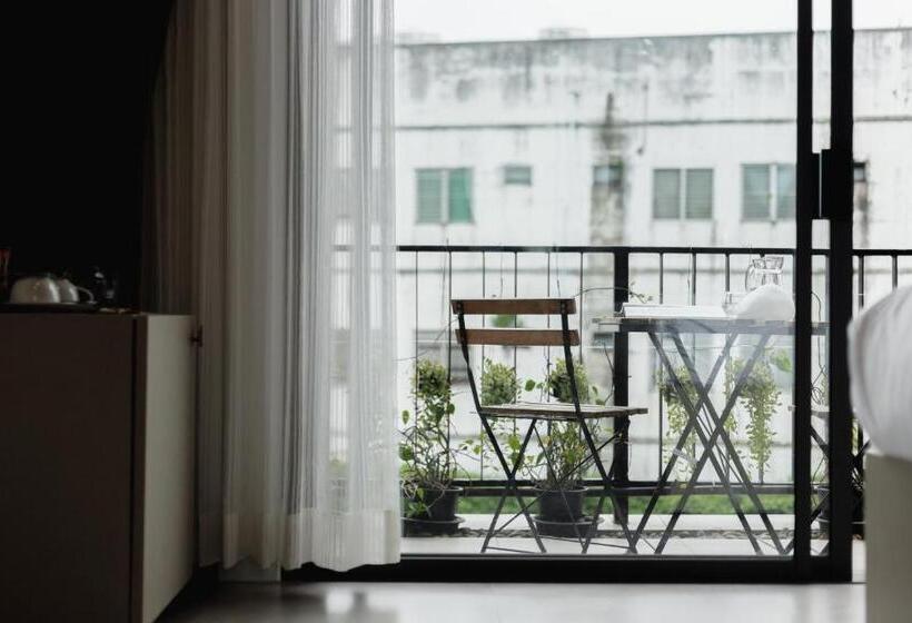 标准间带阳台, The Wood