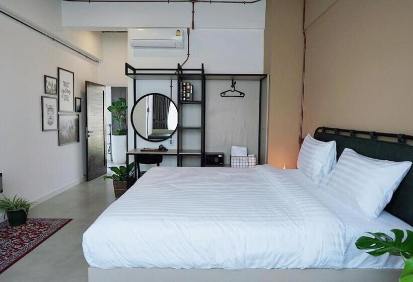 高级大房间, The Wood