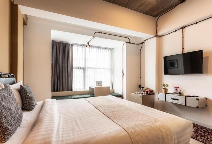 高级大房间, The Wood