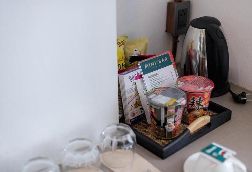 高级家庭房间, The Wood