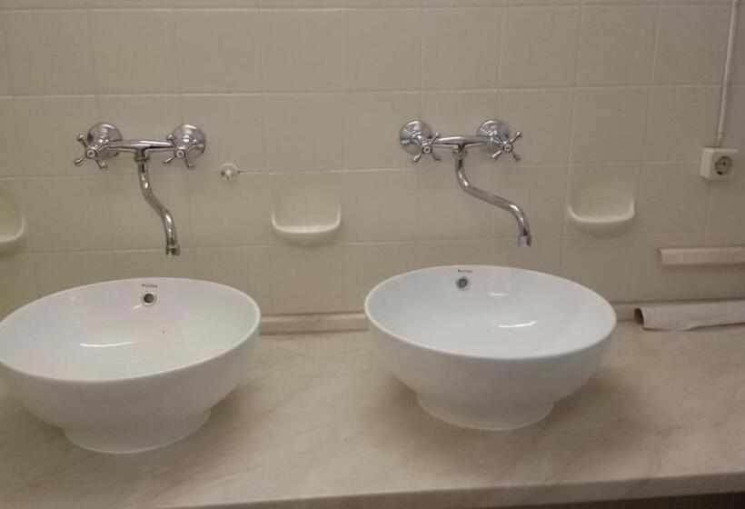 エコノミー４人部屋, 3 Monteurzimmer Als Wohngemeinschaft Zur Selbstversorgung