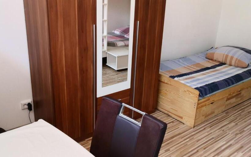 エコノミー４人部屋, 3 Monteurzimmer Als Wohngemeinschaft Zur Selbstversorgung