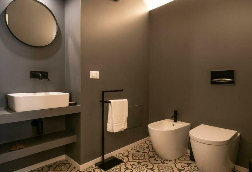 带大床的标准间, Moronero