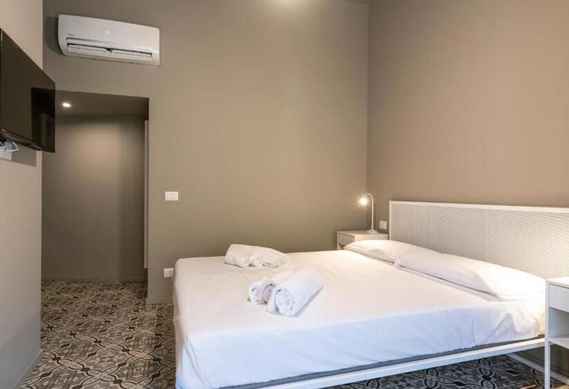 高级大房间, Moronero