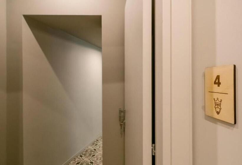 高级大房间, Moronero