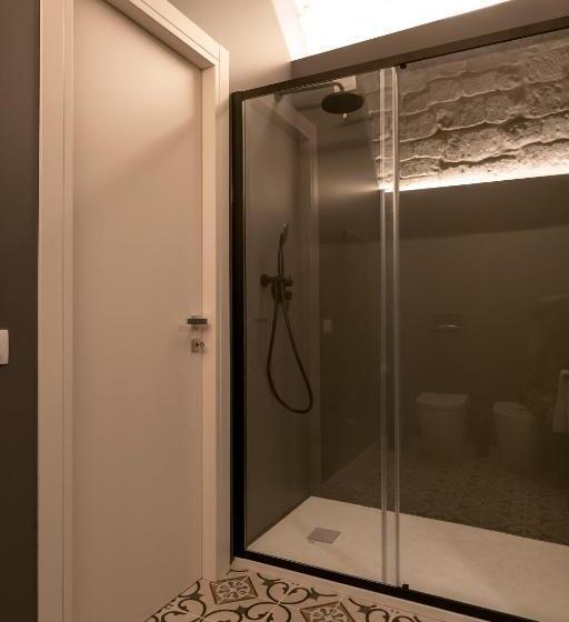 带大床的标准间, Moronero