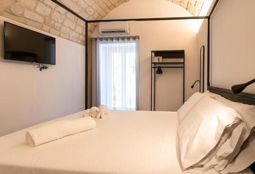 带大床的标准间, Moronero