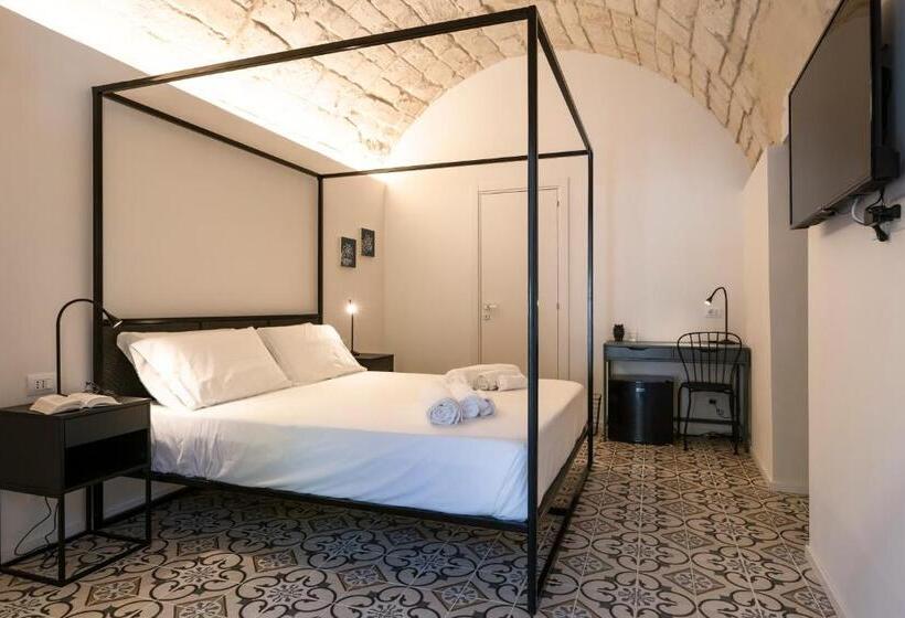 带大床的标准间, Moronero