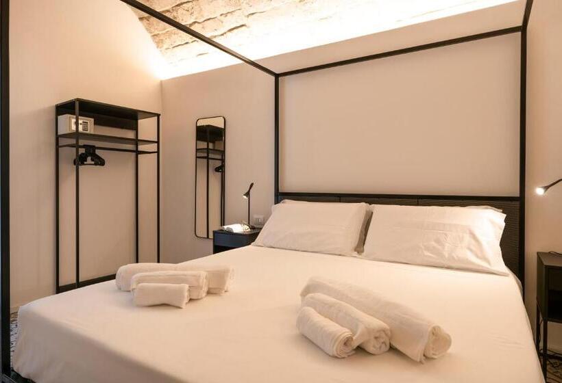 带大床的标准间, Moronero