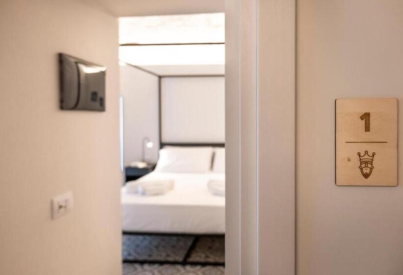 带大床的标准间, Moronero