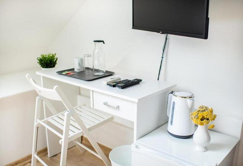 家庭间, Pribina Penzión