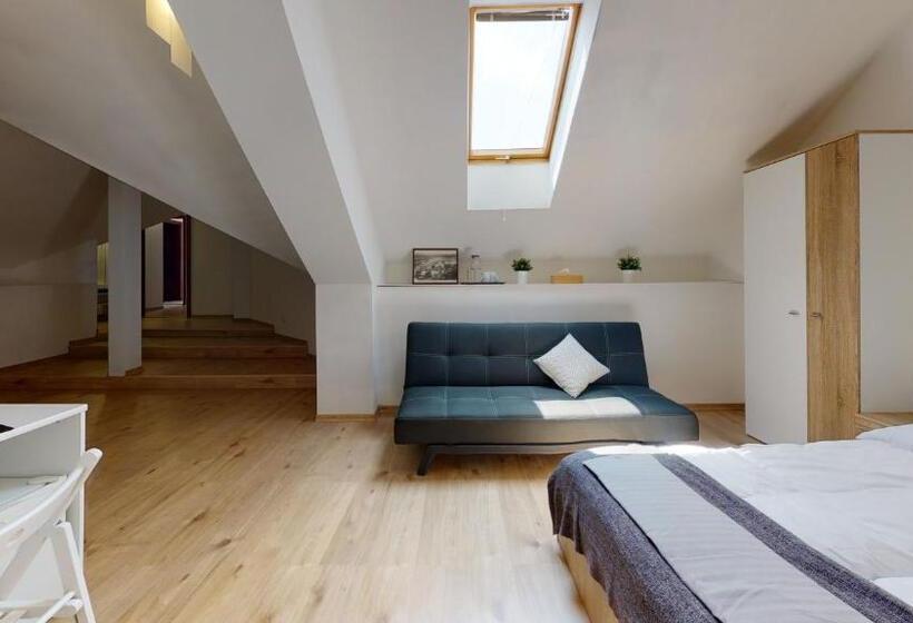 家庭间, Pribina Penzión