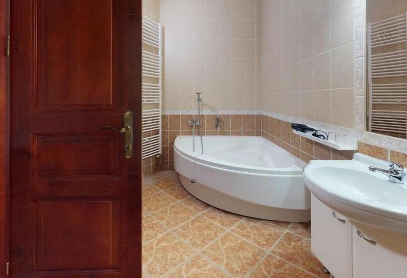 家庭间, Pribina Penzión