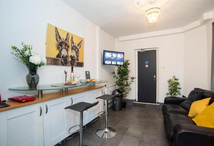 １ベッドルームハウス, Bentley House With En Suites