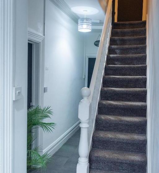 １ベッドルームハウス, Bentley House With En Suites