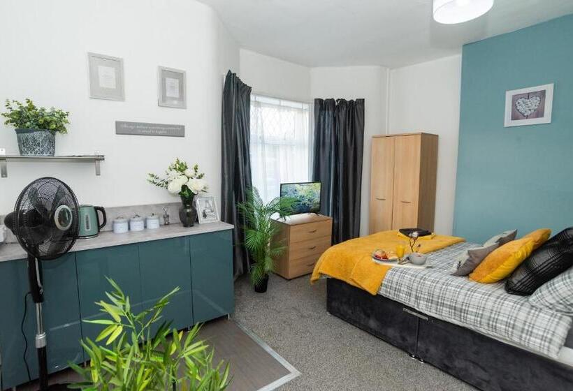 １ベッドルームハウス, Bentley House With En Suites
