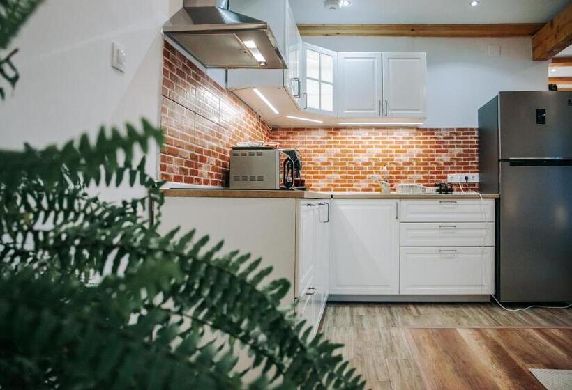 디럭스 스위트, Kali Host Home Away From Home