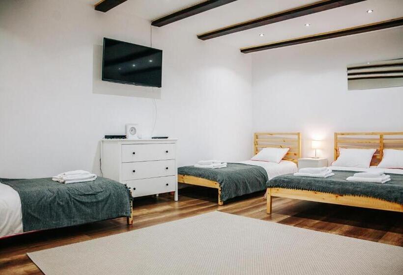 디럭스 스위트, Kali Host Home Away From Home