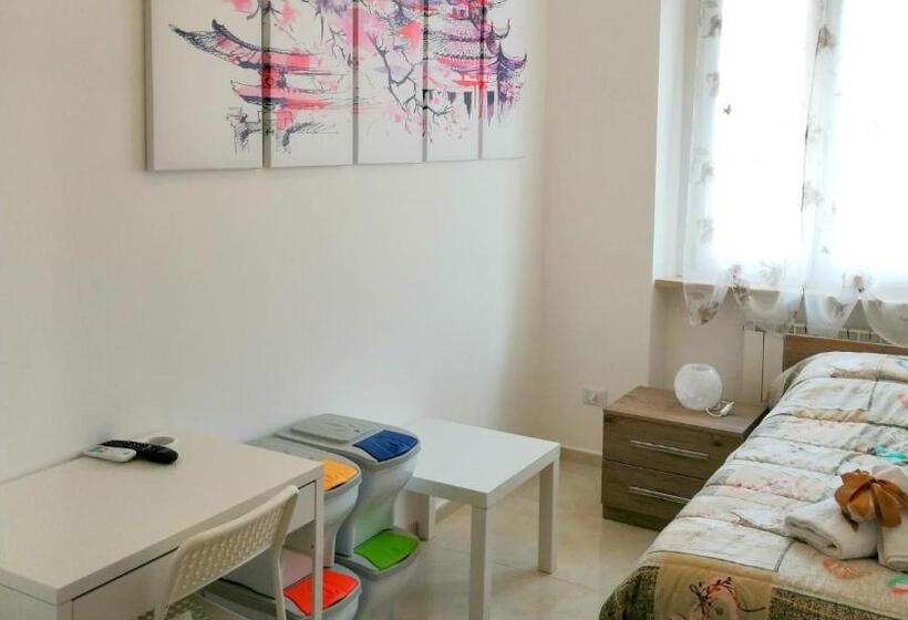 Quarto Estandar Individual, La Lanterna Sul Comò