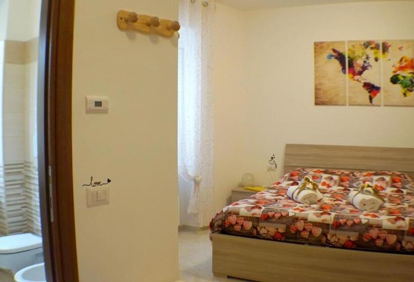 Quarto Quádruplo Estandar, La Lanterna Sul Comò