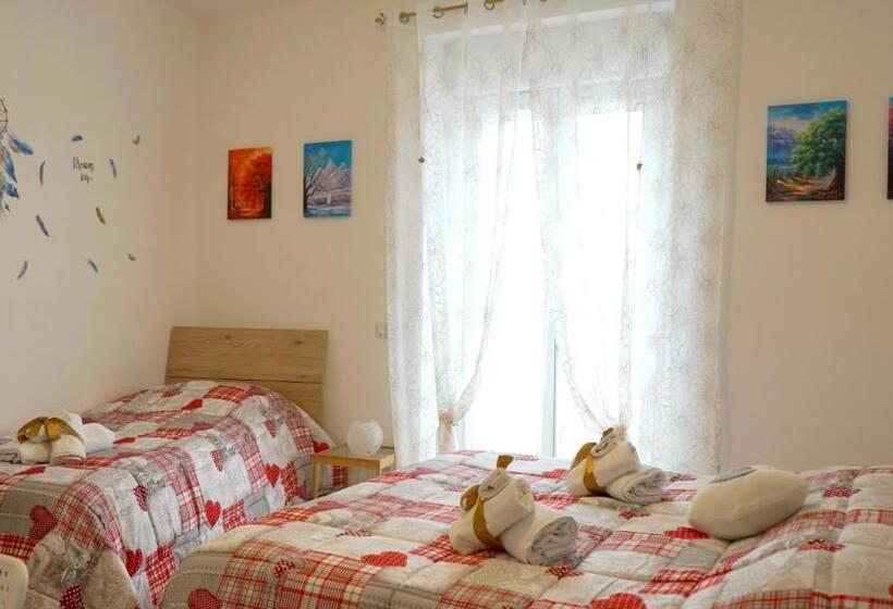 Quarto Triplo Estandar com Sacada, La Lanterna Sul Comò