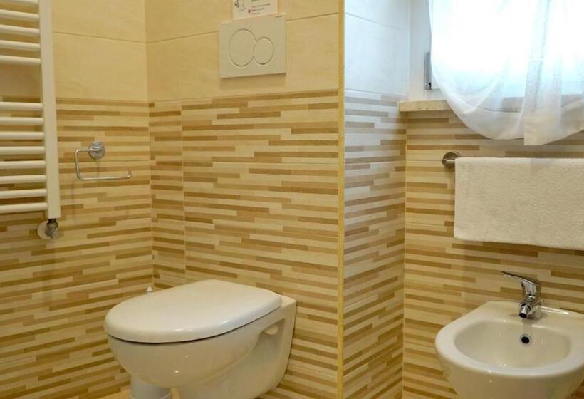 Pokój Standard Trzyosobowy, La Lanterna Sul Comò