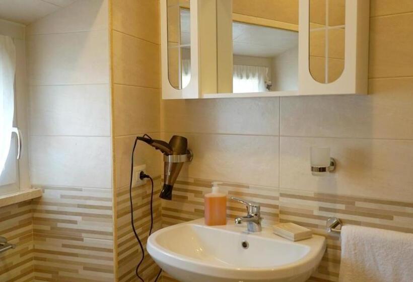 Pokój Standard Trzyosobowy, La Lanterna Sul Comò