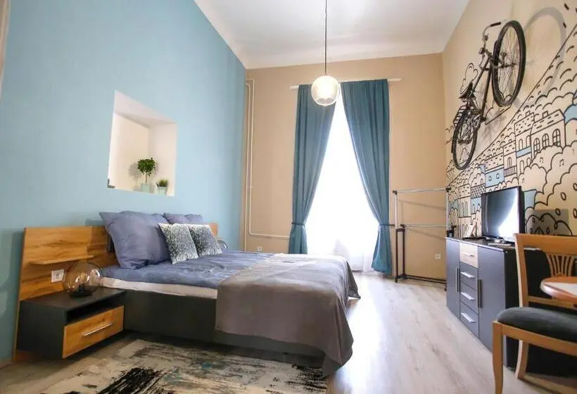 スタンダードスタジオ, Uránia Apartmanház