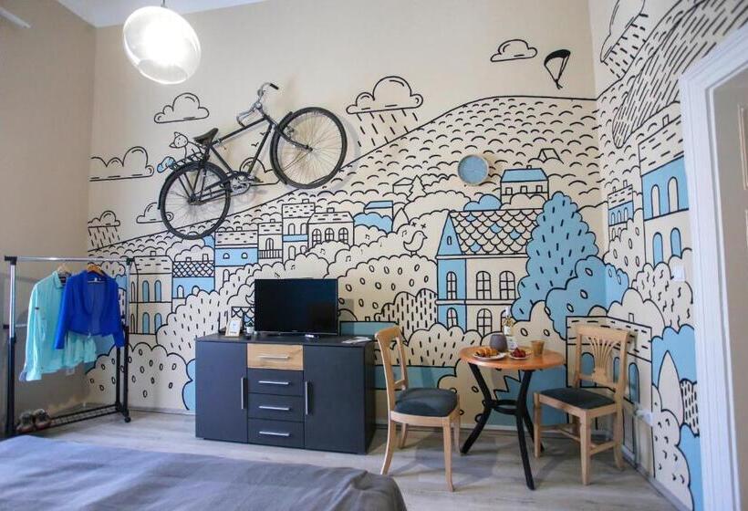Студия Стандарт, Uránia Apartmanház
