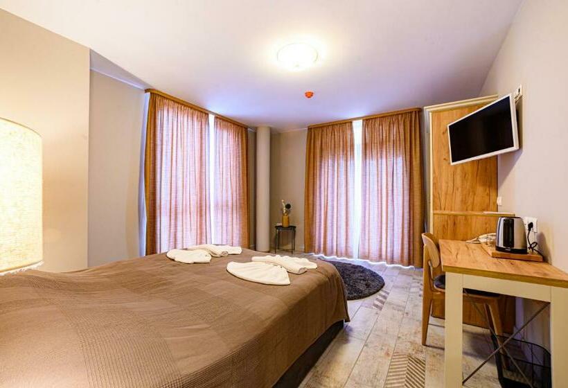 디럭스 룸, Antique Boutique