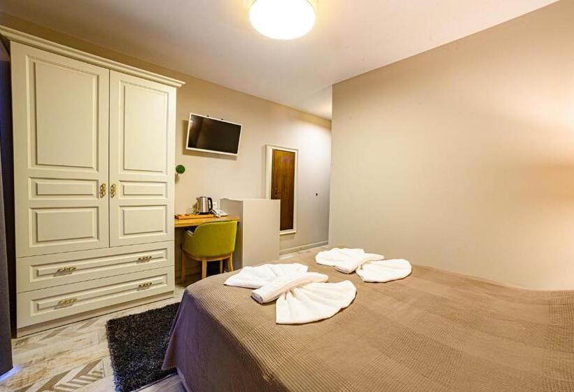 디럭스 룸, Antique Boutique