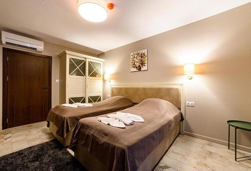 디럭스 룸, Antique Boutique