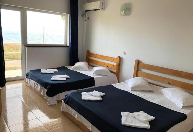 חדר משפחתי נוף לים, Autentic Boutikue