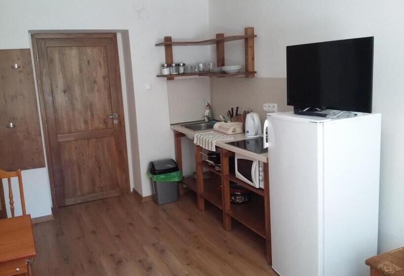 Economy Quadruple Room, Penzion Smrekovica