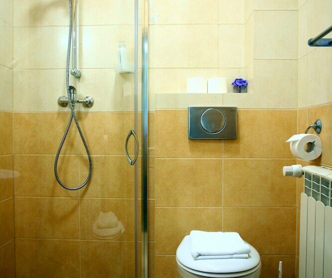 标准单人间, Miodosytnia Apart