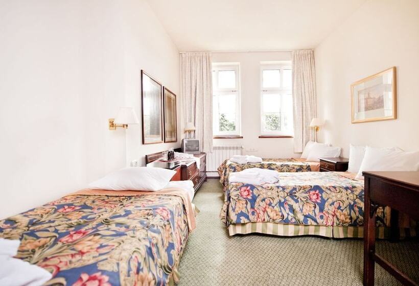 标准三人间, Miodosytnia Apart