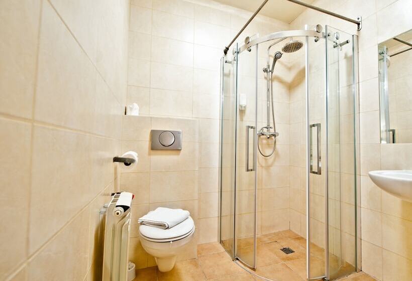 四人标准间, Miodosytnia Apart