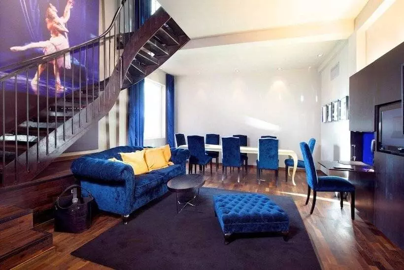 سوییت, Home Hotel Folketeateret