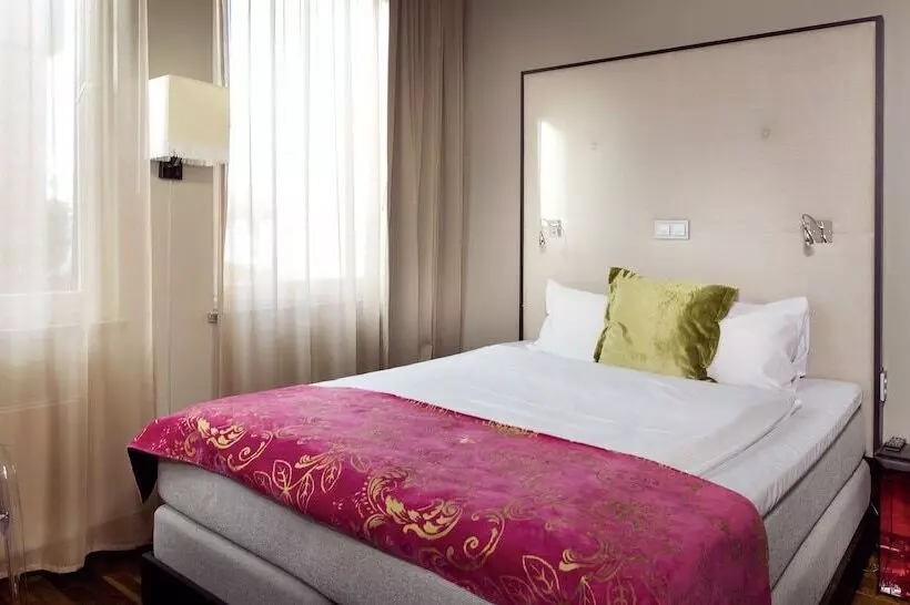 اتاق استاندارد یک نفره, Home Hotel Folketeateret