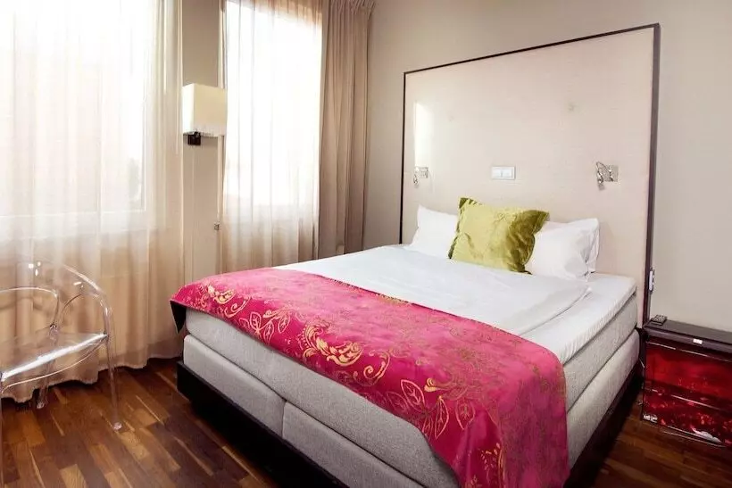اتاق استاندارد یک نفره, Home Hotel Folketeateret