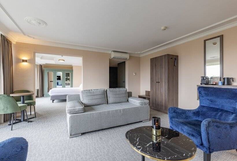 Королевский Люкс, Fletcher Familiehotel De Hunzebergen