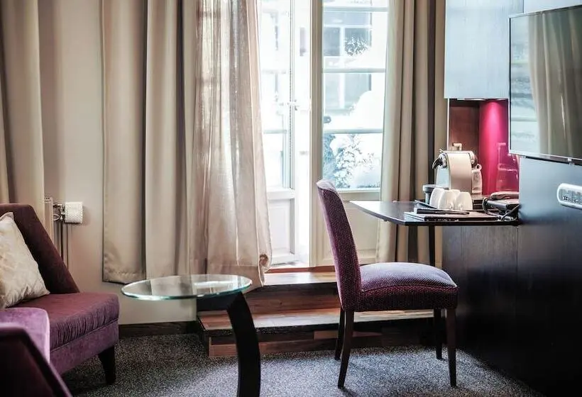 اتاق لوکس, Home Hotel Folketeateret