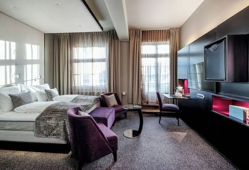 اتاق لوکس, Home Hotel Folketeateret