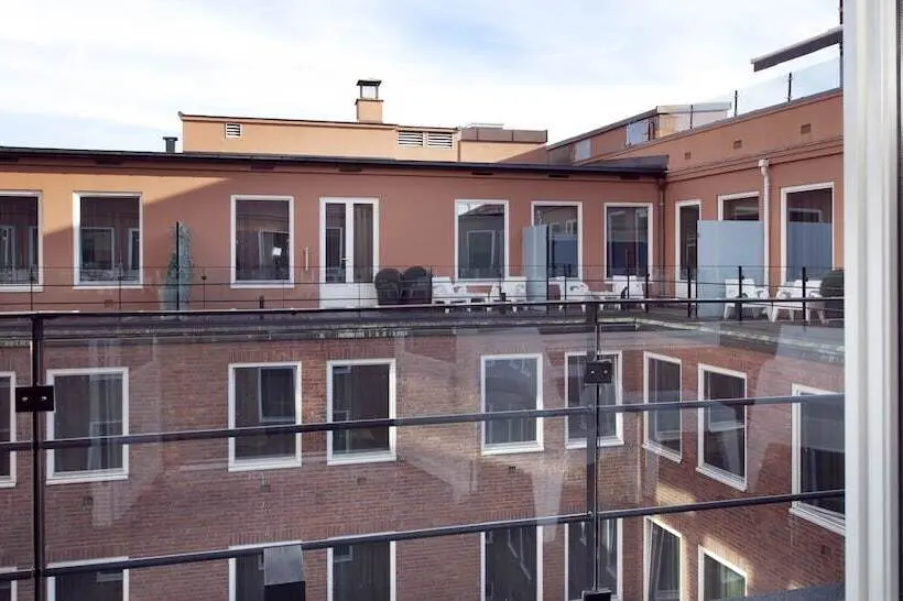 سوییت, Home Hotel Folketeateret