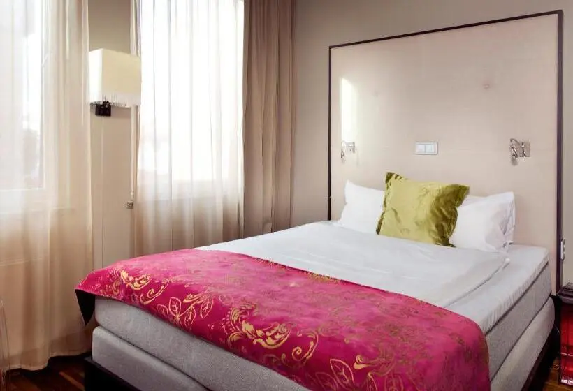 اتاق استاندارد یک نفره, Home Hotel Folketeateret